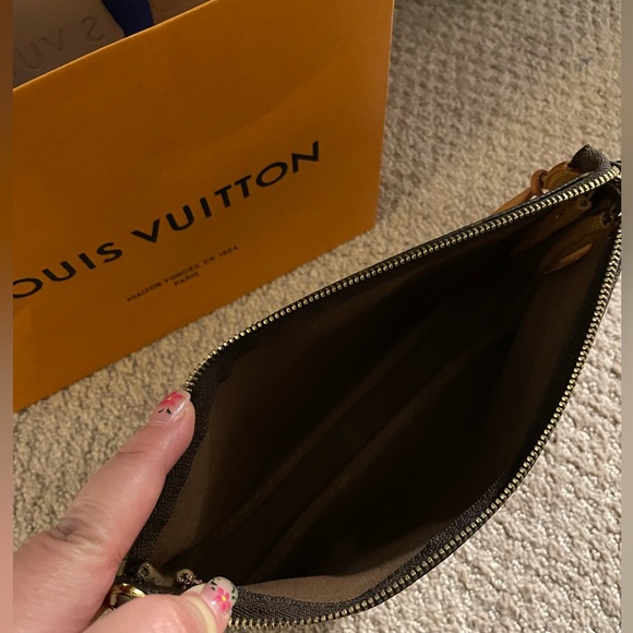 Louis Vuitton Monogram Pochette Accessoires Vintages Shoulder Bag - Picture 11 of 16